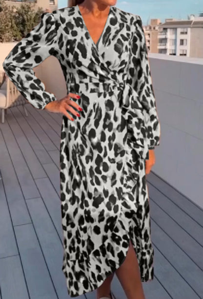 Robe Léopard – Féline d’Automne & Décolleté Audacieux 🍂
