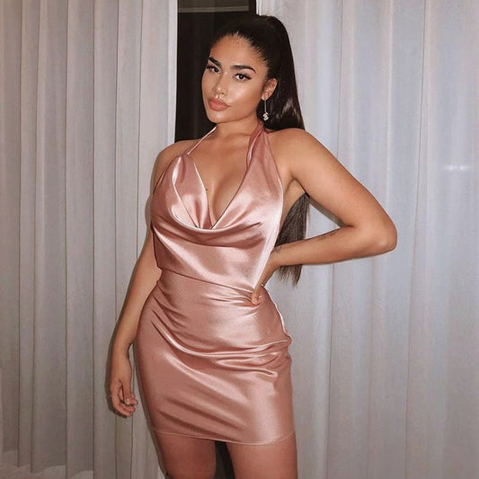 Robe Satinée – Été Glam & Dos Nu Libre🥂