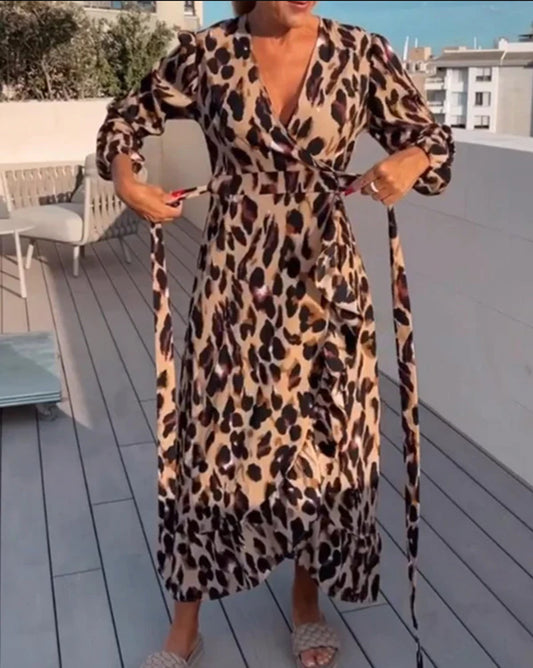 Robe Léopard – Féline d’Automne & Décolleté Audacieux 🍂