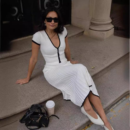 Robe Plissée – Décolleté V & Élégance Sculptée ✨