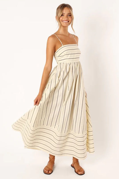 Robe Rayée – Bretelles Fines & Été Sans Effort🌊