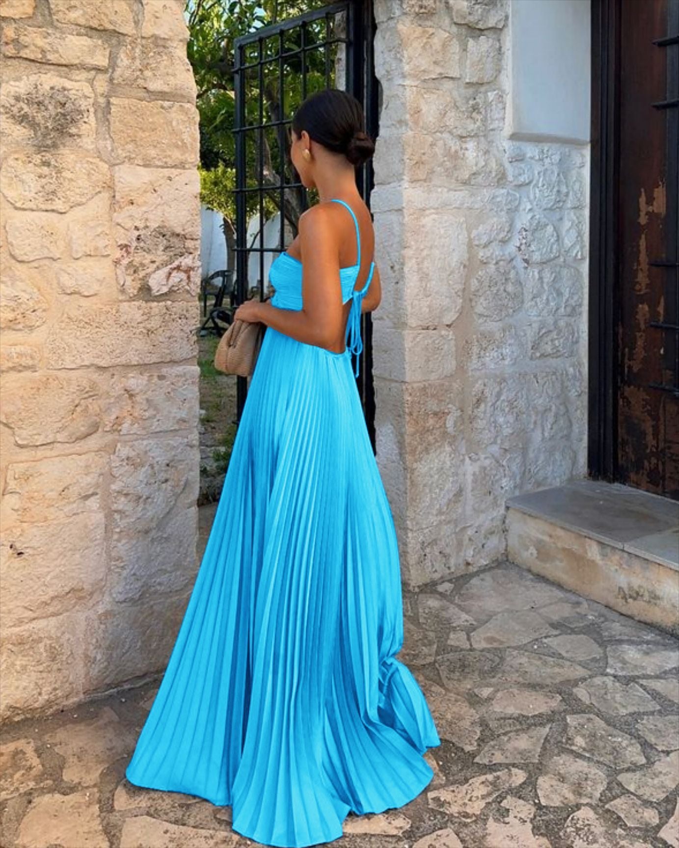 Robe Plissée – Soirées Étoilées & Liberté Sans Manches ✨