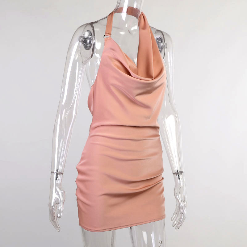 Robe Satinée – Été Glam & Dos Nu Libre🥂