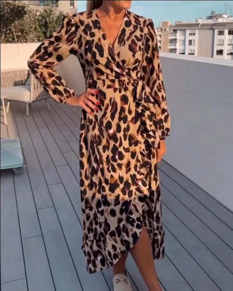 Robe Léopard – Féline d’Automne & Décolleté Audacieux 🍂