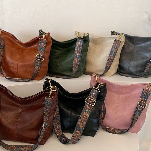 Sac Rétro – Bandoulière & Capacité Nomade 🖤