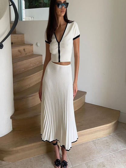 Robe Plissée – Décolleté V & Élégance Sculptée ✨