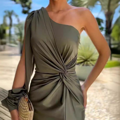 Robe Épaule Nue – Nœud Asymétrique & Allure Fatale👠