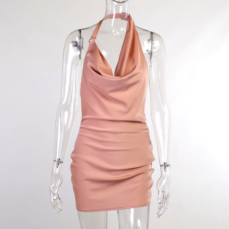 Robe Satinée – Été Glam & Dos Nu Libre🥂