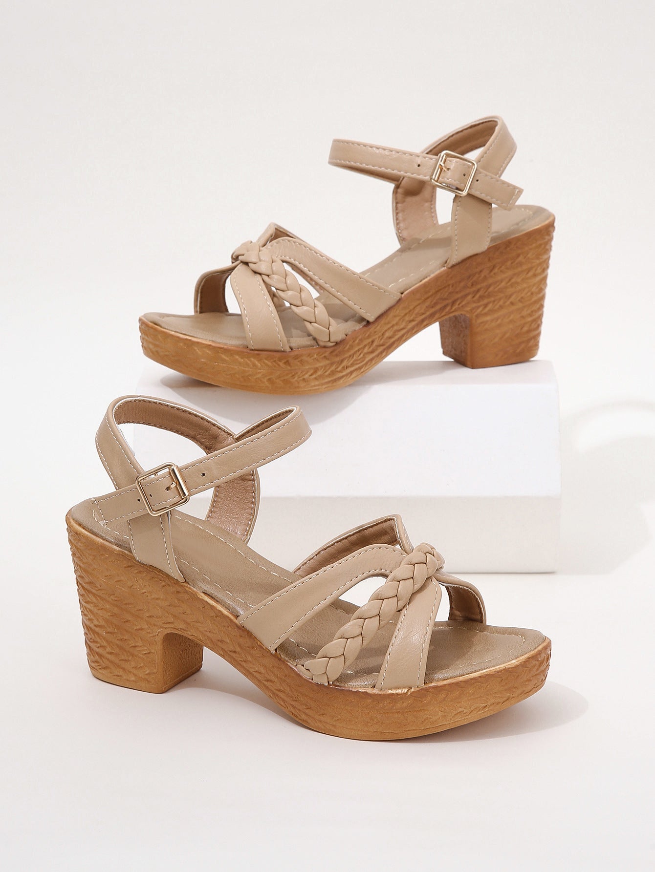 Sandales à Boucle – Féminité Sûre & Confort Inattendu ✨