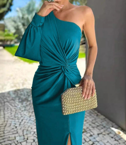 Robe Épaule Nue – Nœud Asymétrique & Allure Fatale👠